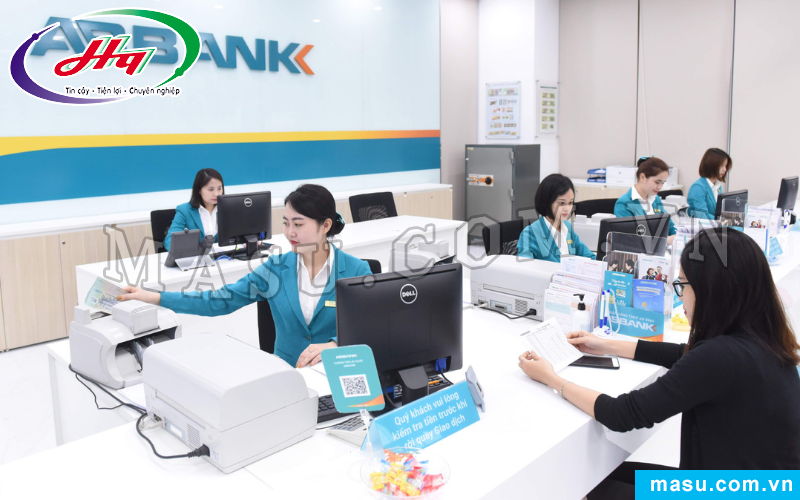 ABBank sử dụng máy đếm tiền để cải thiện hiệu suất làm việc