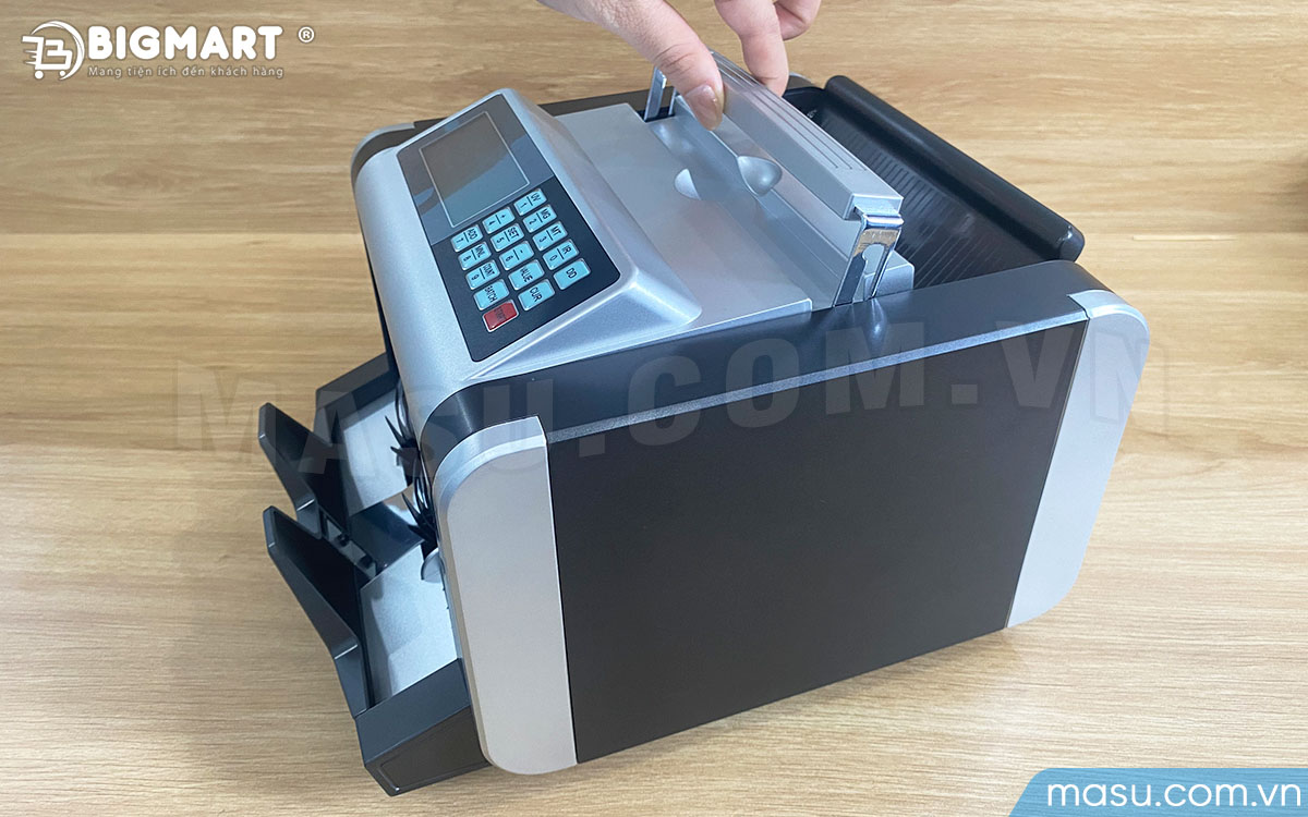 Misuri có sẵn quai xách tiện lợi, dễ dàng di chuyển máy