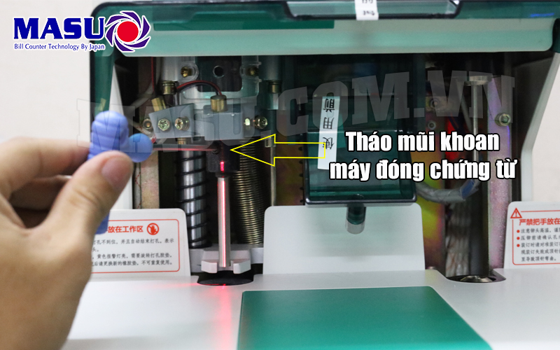 Tháo ráp mũi khoan máy đóng chứng từ 