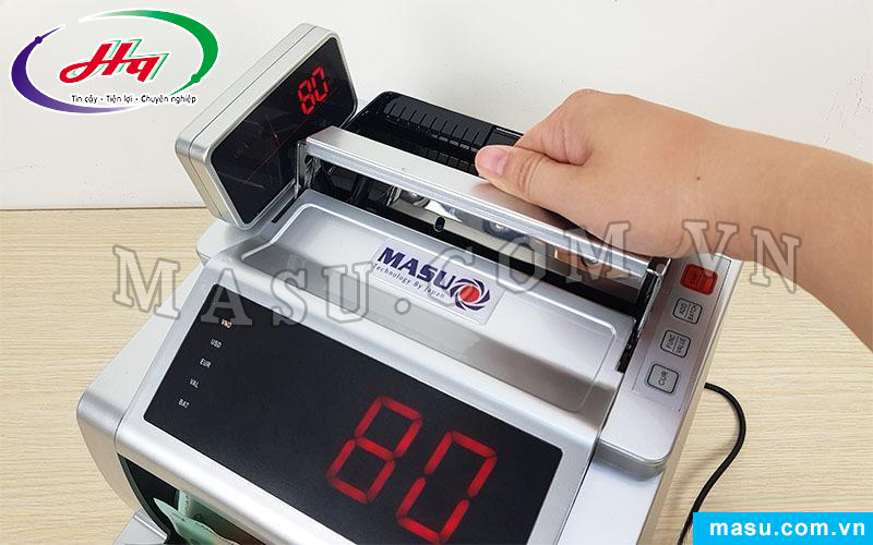 Máy đếm tiền Masu 365 với thiết kế nhỏ gọn, tay cầm chắc chắn